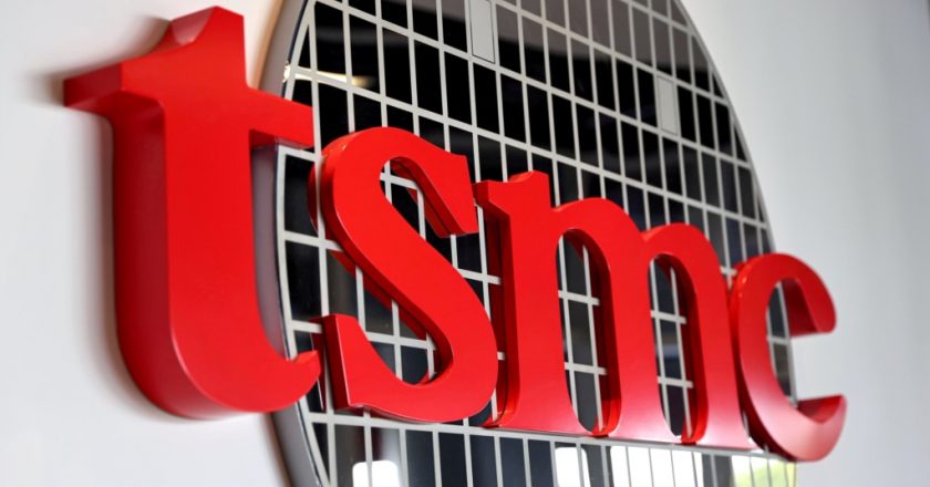 台积电股价周五再破纪录,带动台股一度暴涨650点