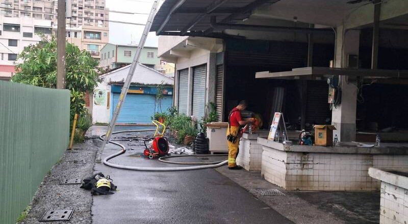高雄鳥松透天厝清晨火警 陳姓一家8口驚險逃生