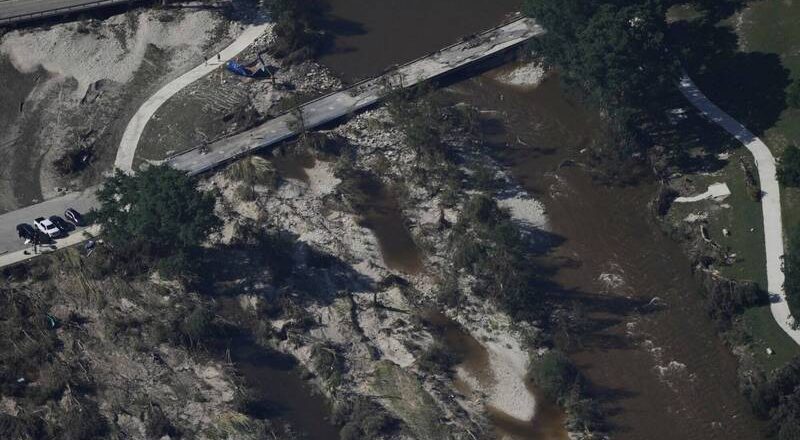 瞬間滅頂！德州洪水驚悚縮時影片曝 專家揭山洪走廊原因