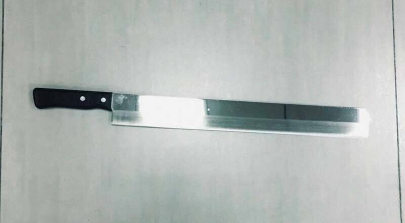 持刀到村長家揮舞辯稱要切西瓜 火爆男被判刑