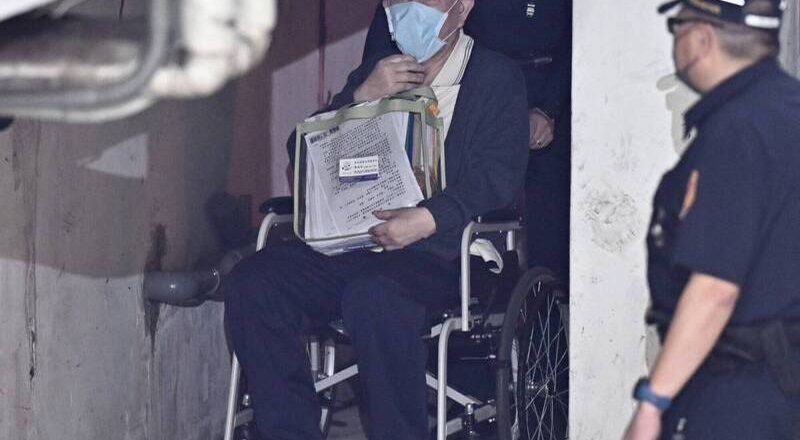 找不到「2億人保」沈慶京今難辦保 自選電子腳環裝左腳