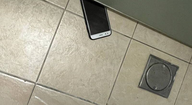 新北某國小實習教師偷拍女學生如廁 一審判3年8月