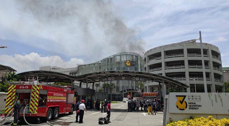 爆汗緊盯三元能源電池廠大火 陳其邁：控制住了就等火滅