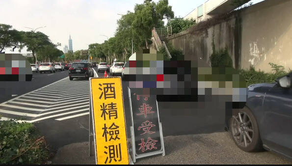 车上载失联移工遇临检 移工内科车流中「跳上车顶」横跨多车道逃逸