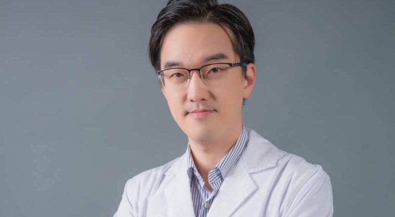 女模蔡语芯施打牛奶针后昏迷死亡 名医吴绍琥赴北检开庭