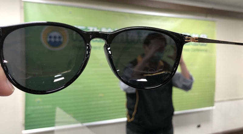 公车司机未让行人挨罚怪阳光强 法官打脸：要准备墨镜