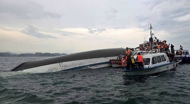 越南下龍灣翻船增至38死!14歲男孩受困船艙4小時被救出