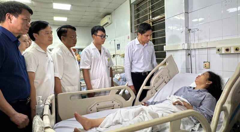 2度潛回船艙救人 下龍灣生還者：能救所有人就好了