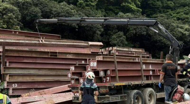 遭大批钢梁重压 彰化25岁吊车司机命丧工地