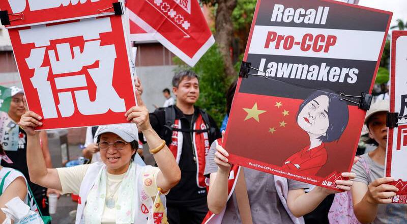 神助攻还是猪队友？路透：北京高调挺蓝营 恐为台湾罢免案帮倒忙