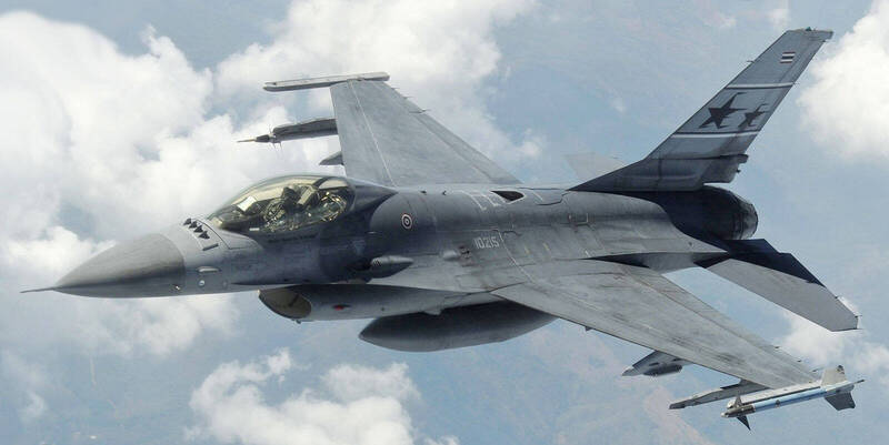 泰柬边境战火升级!泰军F-16战机发动空袭反击