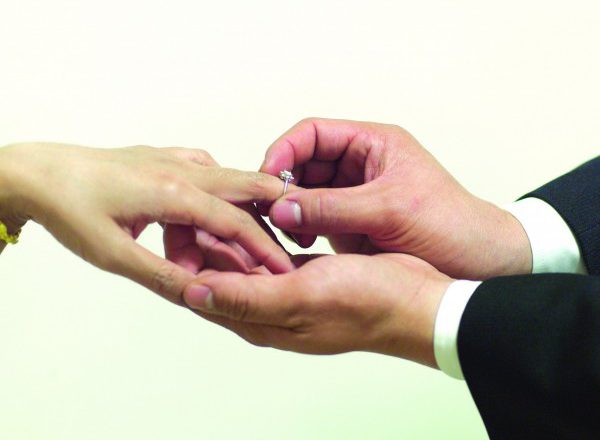一次就「中奖」！ 28岁男向15岁小女友求婚换免刑