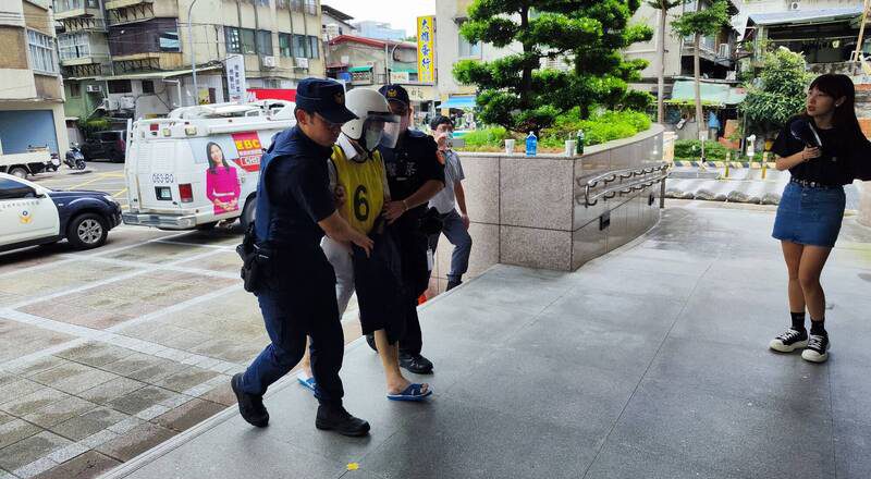 北市暗夜纵火动机曝光 保全员跟前妻为钱吵架愤而点燃棉被