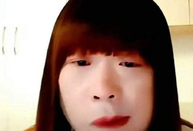 震碎三观!60岁大叔女装与1691名男性发生性行为?