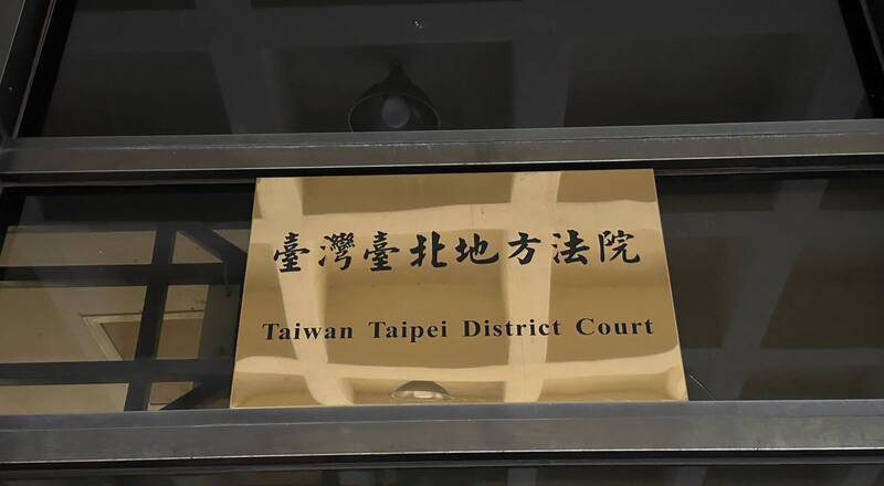 通缉犯遇盘查驾车冲撞 害警员遭拖行受伤判9个月