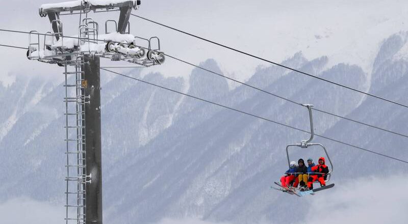 俄國度假區纜車斷裂!遊客5公尺高空墜湖 驚險影片曝