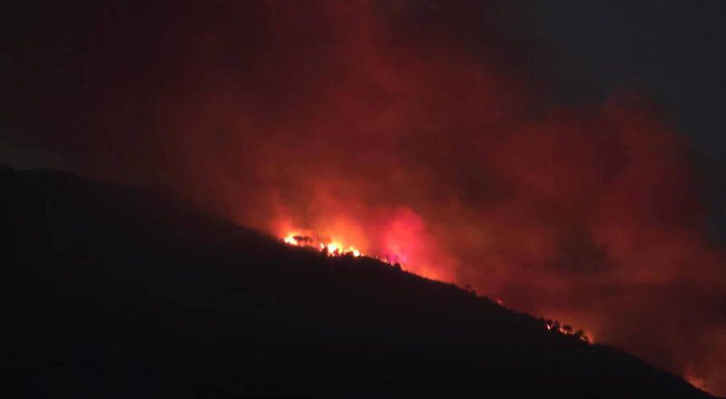 維蘇威火山劇烈燃燒 義大利緊急動員多線作戰