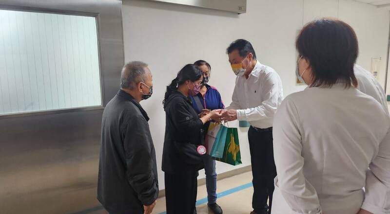 嘉县民和国中棒球队移地训练车祸 南市府关怀慰问8伤者
