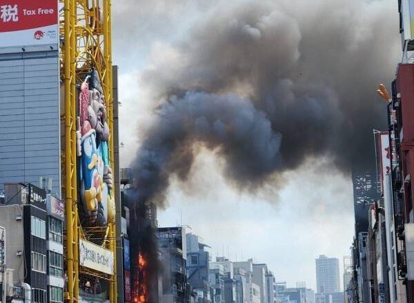 鄰近唐吉訶德、一蘭拉麵  日本大阪道頓堀大樓失火冒濃煙！