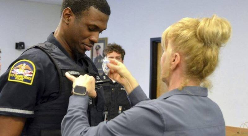 美國移民警官遭ICE逮捕 法院同意其自行離境