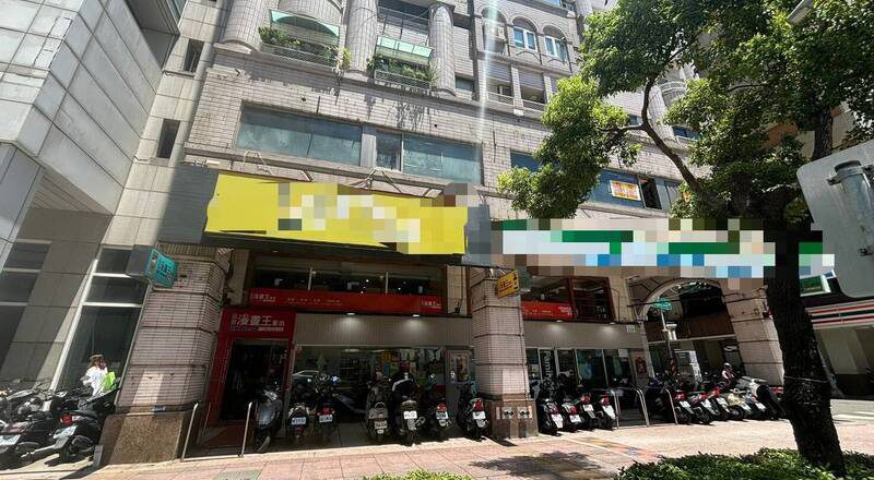 高雄24小时漫画店男客入住包厢6天  今早叫不醒被发现猝死多时