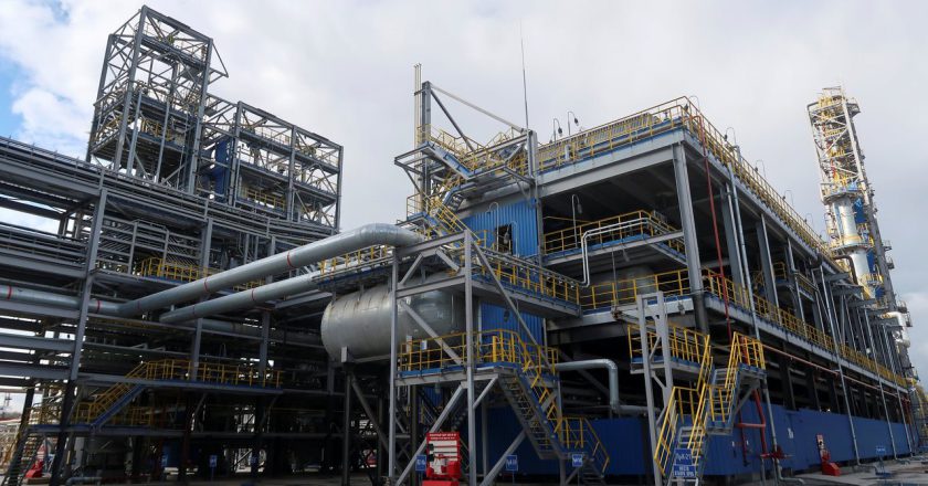 烏軍重擊俄煉油廠至停擺 烏情報：西方制裁不能減