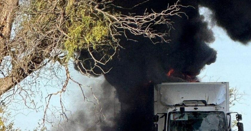 基輔:俄軍烏南攻擊聯合國援助車隊 卡車燒毀無傷亡