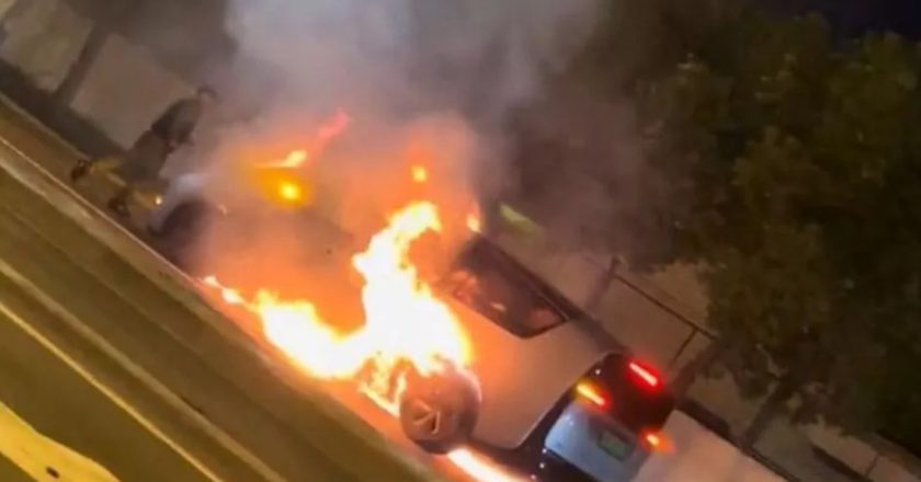 上海理想Mega行驶中突发自燃 现场火势迅猛 仅剩车架