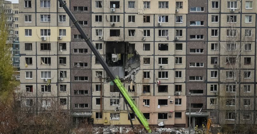 俄无人机飞弹袭击乌克兰至少3死 能源设施受损