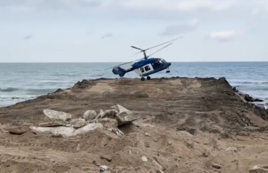 俄罗斯航空技术人员坠机身亡  现场画面曝光