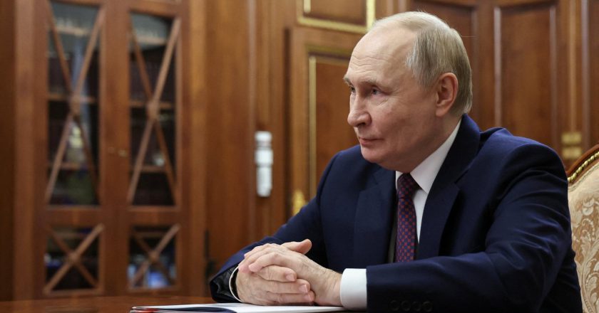 普亭「右手肿胀凸青筋」照片掀热议 外界再传健康亮红灯