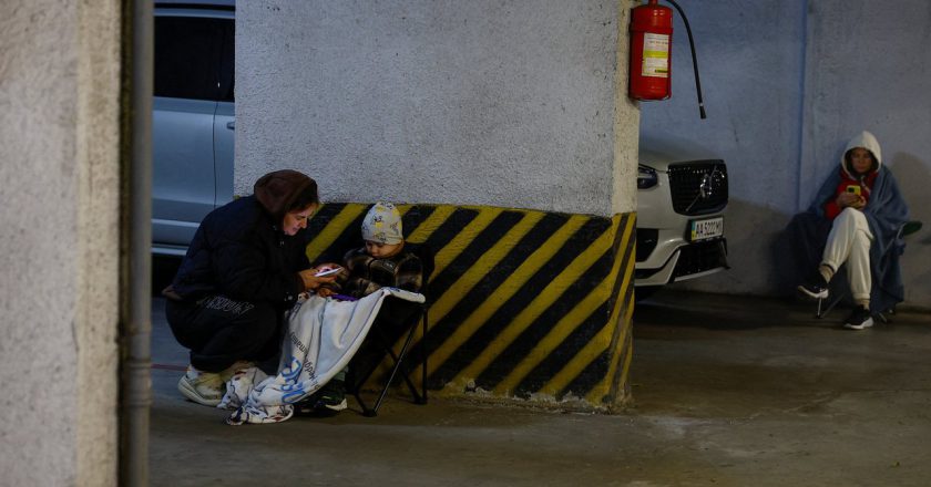 俄军百架无人机与飞弹深夜狂袭基辅 多栋住宅起火至少5人受伤