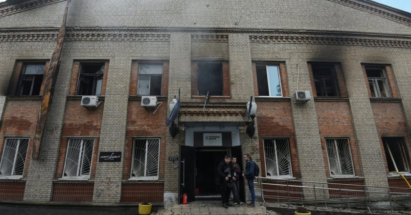 俄無人機襲擊第聶伯羅 烏克蘭2新聞媒體所在大樓受損