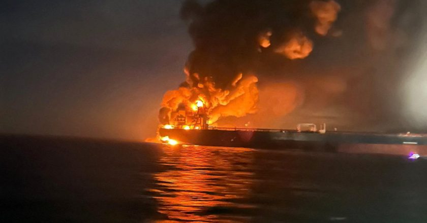 乌克兰称在黑海击中2艘俄影子船队油轮 重创其石油出口