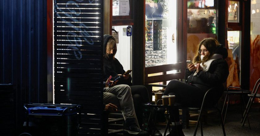 川普澤倫斯基會談前基輔遇襲 數十萬人寒冬斷電停暖