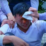 中共代理人在洛杉矶实施跨境暴力镇压——和平抗议者遭辱骂、威胁并被喷射辣椒水