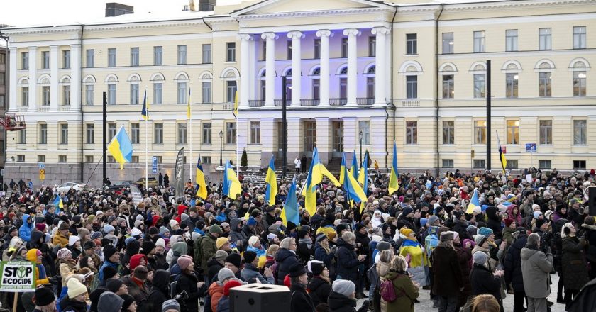 乌俄战争4周年赫尔辛基点烛  青年吁国际勿忘