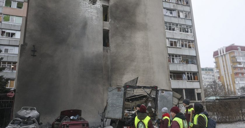 泽伦斯基：俄军射420架无人机、39枚飞弹袭乌克兰