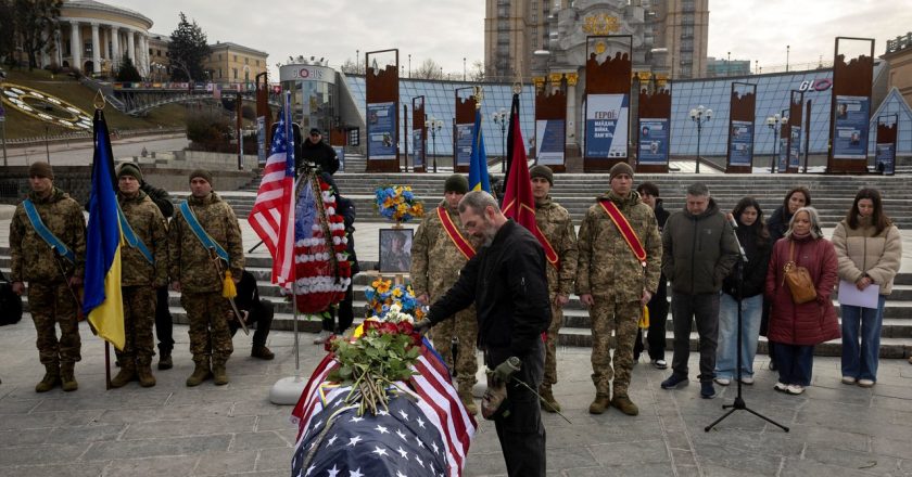 「这是善与恶之战」 近百美国人为乌战死